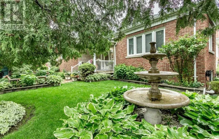 2 HILLCREST DRIVE, Toronto (Wychwood), Ontario M6G2C9