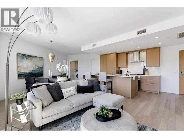 409 3220 CONNAUGHT CRESCENT, North Vancouver, British Columbia V7R0A5