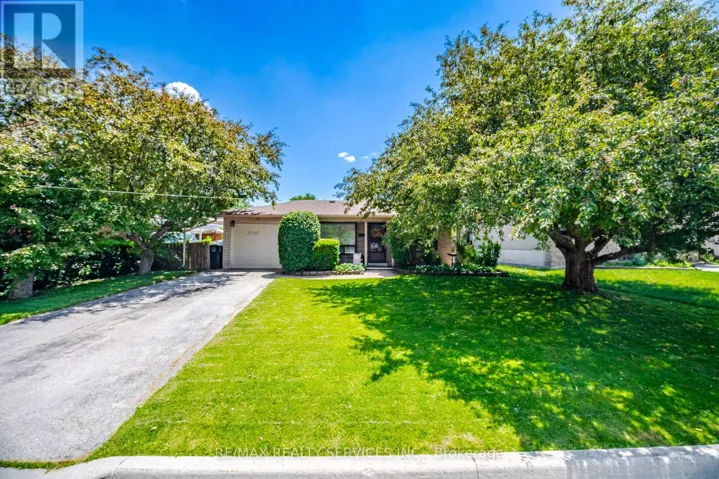 15 FERNDALE CRESCENT, Brampton (Brampton East), Ontario L6Y3V3