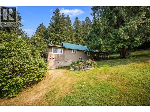 1562 Arrow Lakes Drive, Castlegar, British Columbia V1N3N3