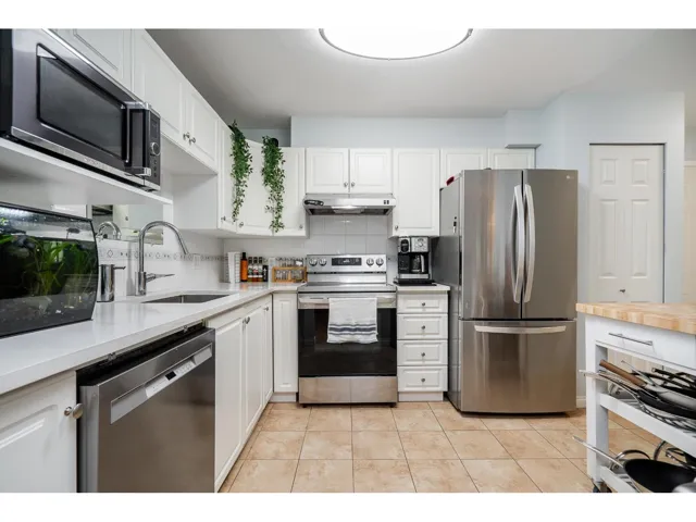 212 12733 72 AVENUE, Surrey, British Columbia V3W2M7