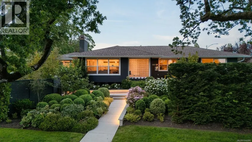3311 Gibbs Rd, Oak Bay, British Columbia V8P4Y5