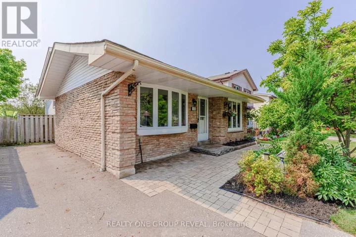 133 CALAIS STREET, Whitby (Lynde Creek), Ontario L1N5M3