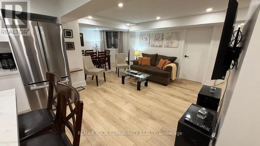 204 MCCAFFREY ROAD, Newmarket (Summerhill Estates), Ontario L3X1J9
