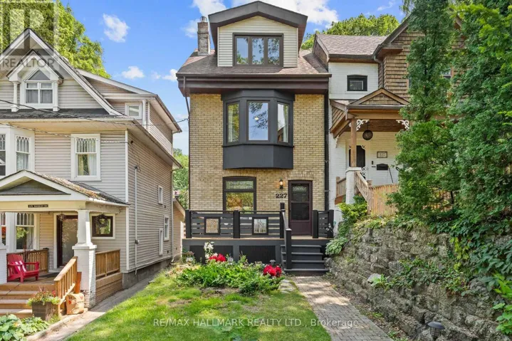 227 WAVERLEY ROAD, Toronto (The Beaches), Ontario M4L3T4