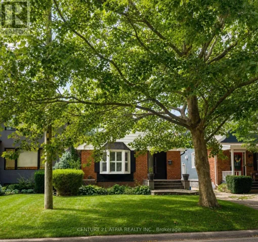 2 CRYSTAL CRESCENT, Toronto (Long Branch), Ontario M8W2Z7