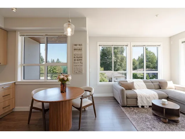 406 15388 105 AVENUE, Surrey, British Columbia V3R0C4