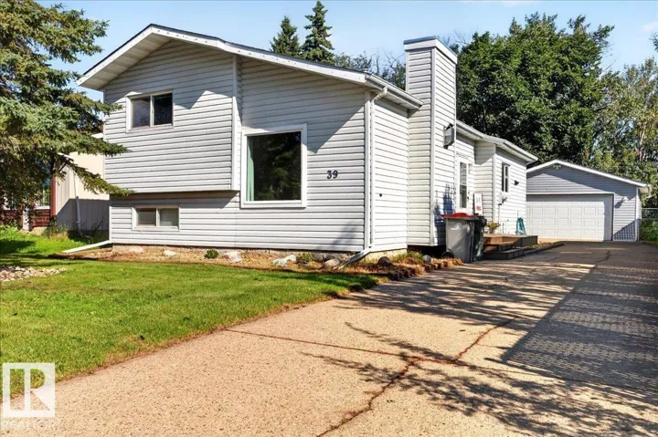 39 MCNABB CR, Stony Plain, Alberta T7Z1G8