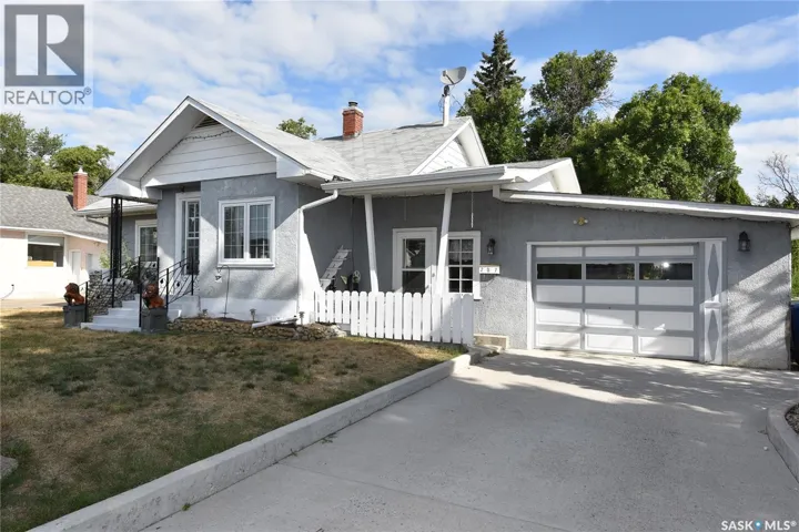 207 Pine AVENUE, Nipawin, Saskatchewan S0E1E0