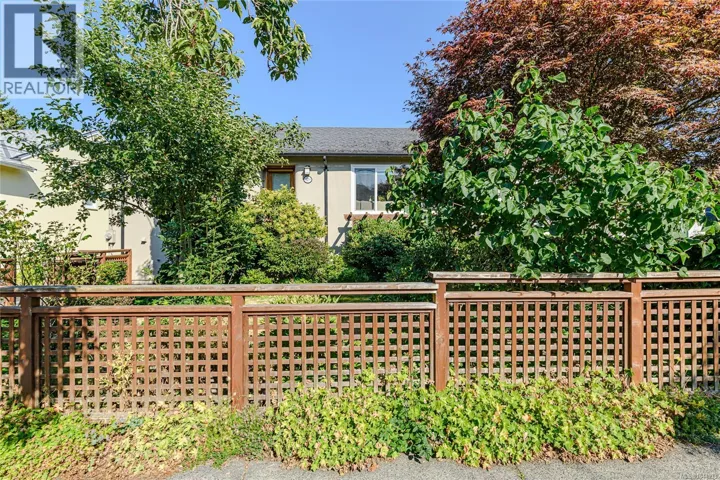 129 Moss St, Victoria, British Columbia V8V4M2