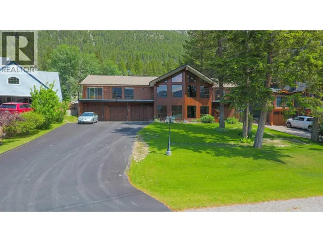 8408 Richardson Crescent, Canal Flats, British Columbia V0B1B0