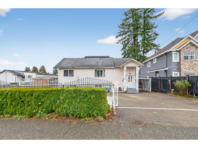 7576 140 STREET, Surrey, British Columbia V3W5J8