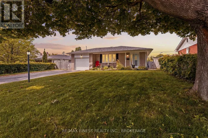 746 LAIDLAW CRESCENT, Kingston, Ontario K7M5M5