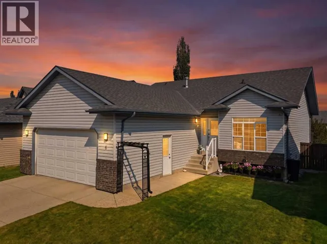 6 Firdale Drive, Sylvan Lake, Alberta T4S2H9