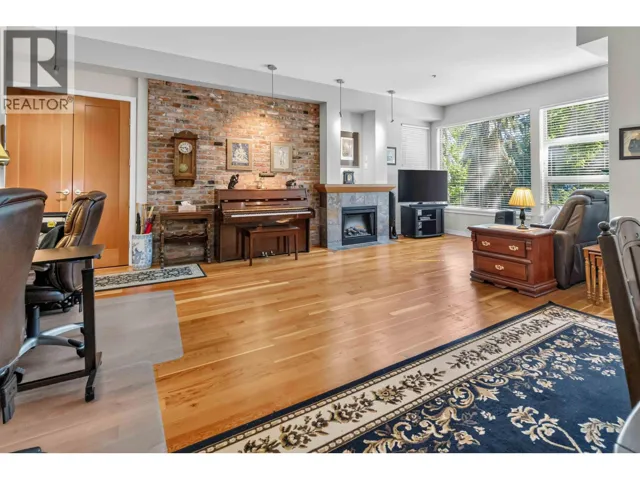 210 240 SALTER STREET, New Westminster, British Columbia V3M0C1