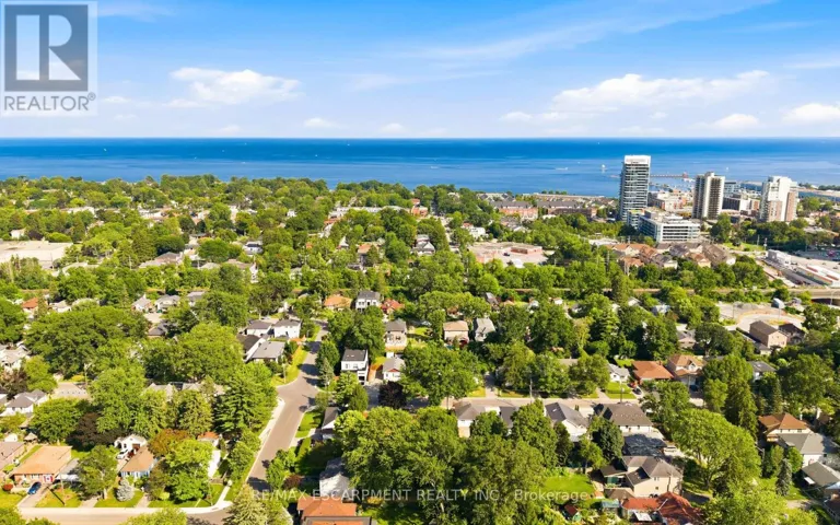 75 TROY STREET, Mississauga (Mineola), Ontario L5G1S6