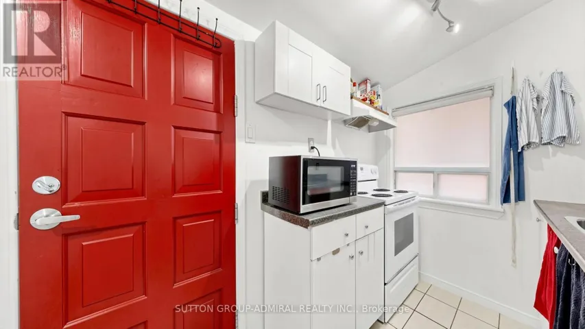 75 ROCKCLIFFE BOULEVARD, Toronto (Rockcliffe-Smythe), Ontario M6N4R4