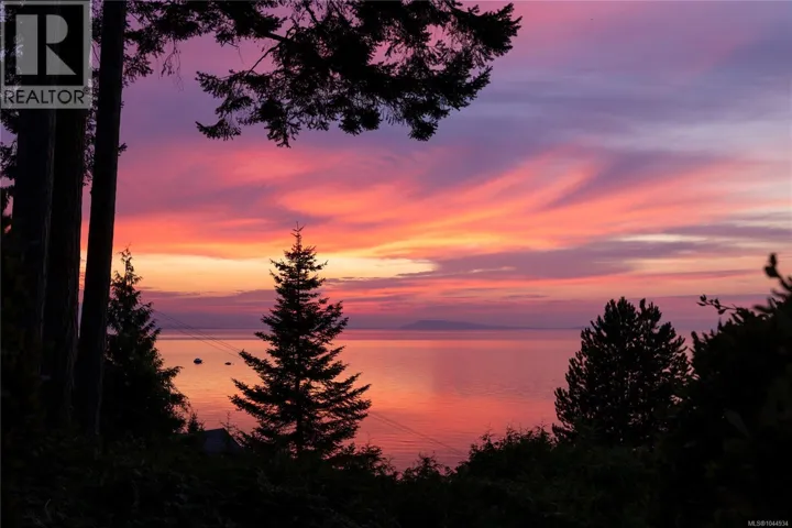 489 Bayview Terr, Qualicum Beach, British Columbia V9K1G3