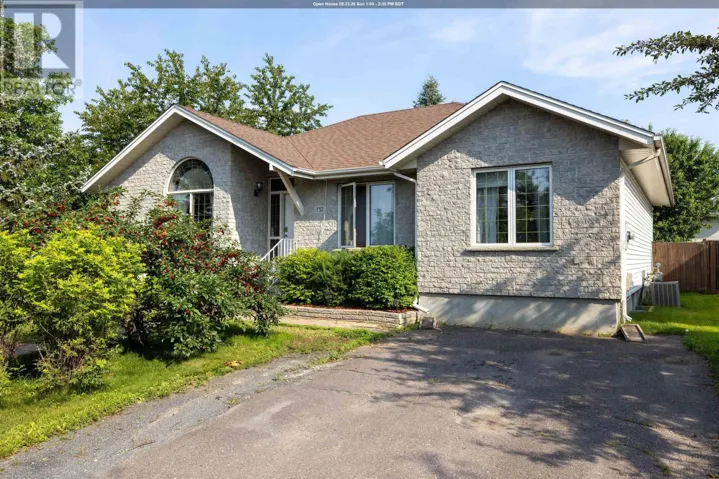 757 Porcupine BLVD, Thunder Bay, Ontario P7C5Y9