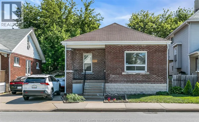 2366 HOWARD, Windsor, Ontario N8X3V3