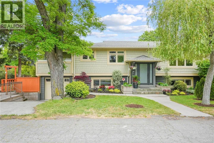 2112 Pentland Rd, Oak Bay, British Columbia V8S2W4