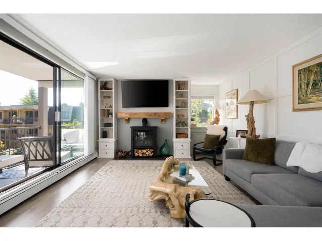 309 1740 SOUTHMERE CRESCENT, Surrey, British Columbia V4A6E4