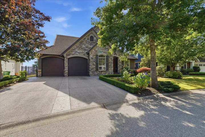 35392 JADE DRIVE, Abbotsford, British Columbia V3G3B6