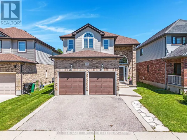 135 BROADOAKS DRIVE, Cambridge, Ontario N1T0A9