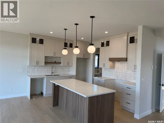 322 Traeger MANOR, Saskatoon, Saskatchewan S7N4V6