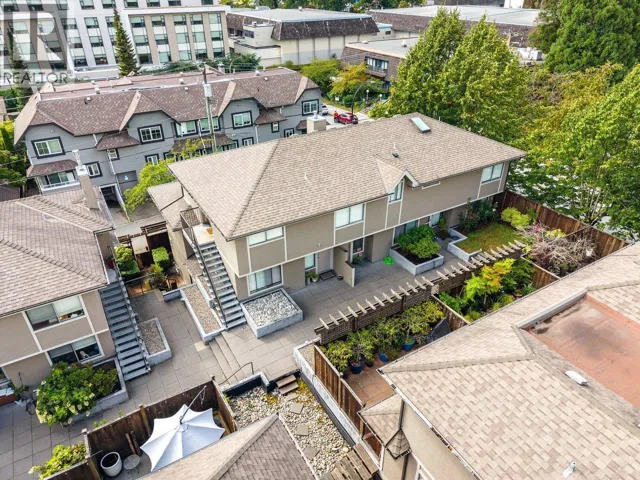 22 2133 ST. GEORGES AVENUE, North Vancouver, British Columbia V7L3K5