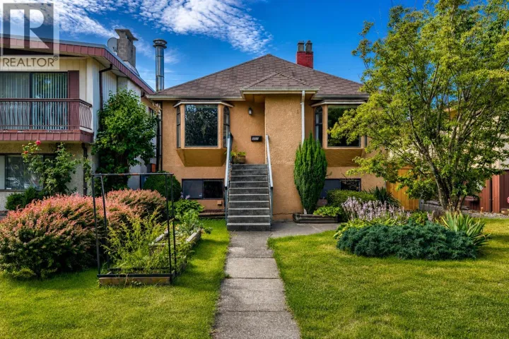 2576 PARKER STREET, Vancouver, British Columbia V5K2T3