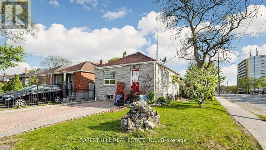 2 ELLINS AVENUE, Toronto (Rockcliffe-Smythe), Ontario M6N2A1