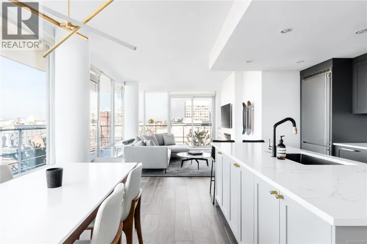 1105 707 Courtney St, Victoria, British Columbia V8W0A9