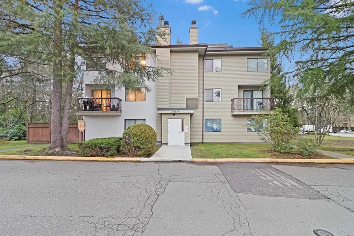 202 7064 133B STREET, Surrey, British Columbia V3W7Z2