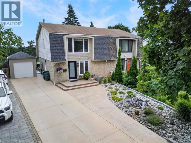 23 BRIAR KNOLL Drive, Kitchener, Ontario N2E1X9