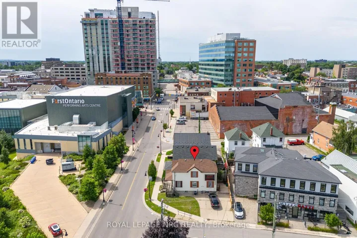 44 CARLISLE STREET, St. Catharines (Downtown), Ontario L2R4H4