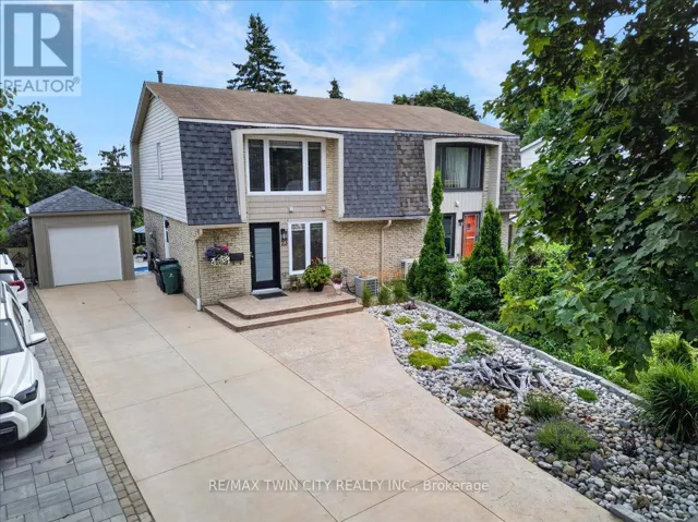 23 BRIAR KNOLL DRIVE, Kitchener, Ontario N2E1X9