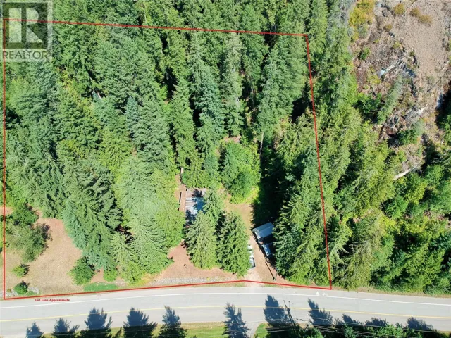 30 Old Town Road, Sicamous, British Columbia V0E2V1