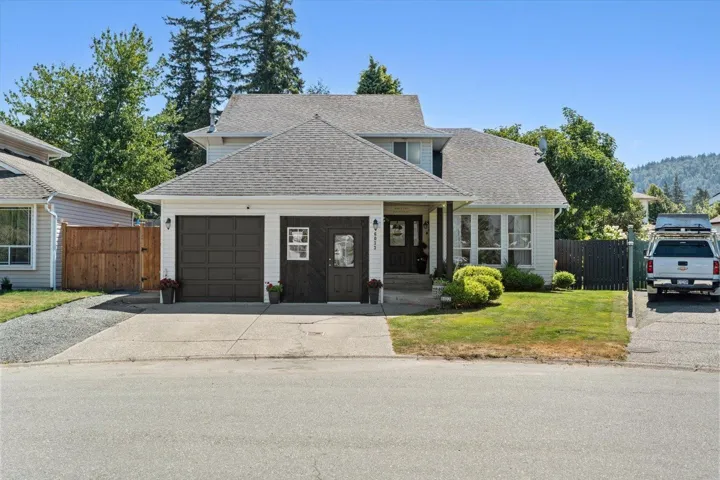 6033 GLENROY DRIVE, Sardis South, Chilliwack, British Columbia V2R2H8