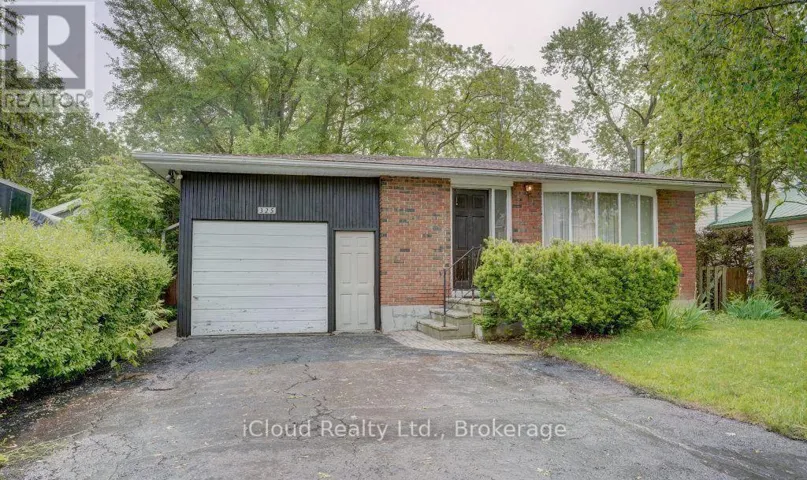 325 DYSON ROAD, Pickering (Rosebank), Ontario L1W2N1