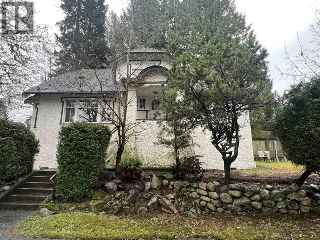 2080 W 33RD AVENUE, Vancouver, British Columbia V6M1B7