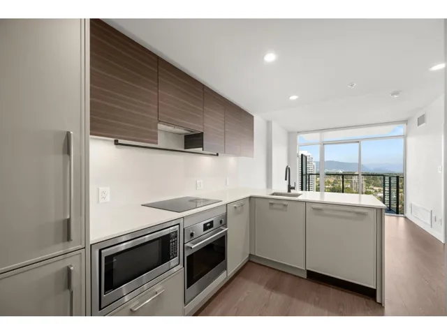 2908 13745 GEORGE JUNCTION, Surrey, British Columbia V3T0V8