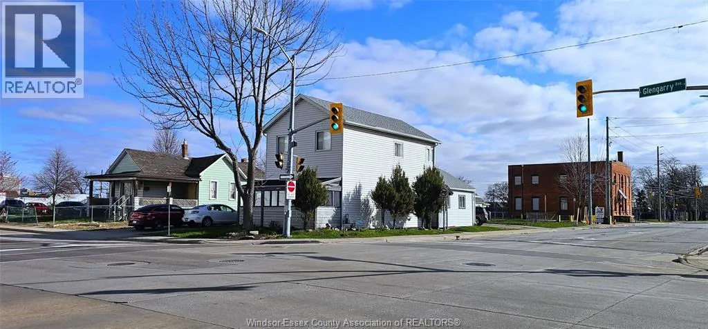 194 GLENGARRY AVENUE, Windsor, Ontario N9A1P2