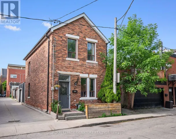 4 WHITAKER AVENUE, Toronto (Niagara), Ontario M6J1A1