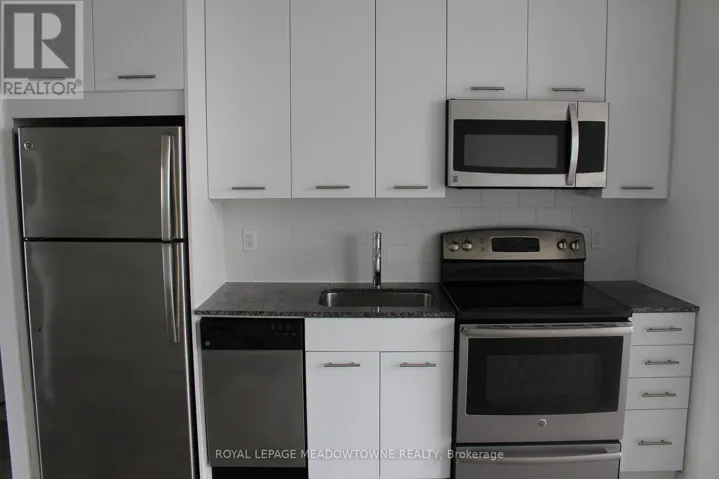 804 - 2055 DANFORTH AVENUE, Toronto (Woodbine Corridor), Ontario M4C1J8