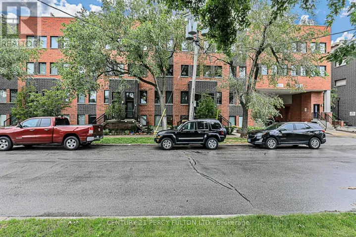 7 - 68 WINSTON PARK BOULEVARD, Toronto (Downsview-Roding-CFB), Ontario M3K1C3