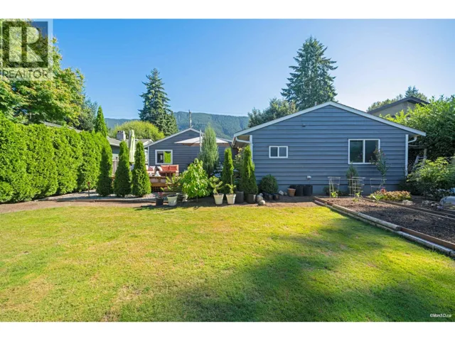 1043 BELVEDERE DRIVE, North Vancouver, British Columbia V7R2C6