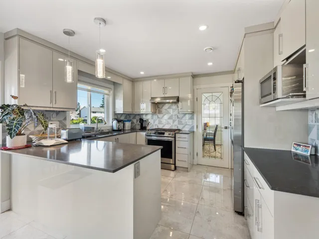 15271 95 AVENUE, Surrey, British Columbia V3R9C5