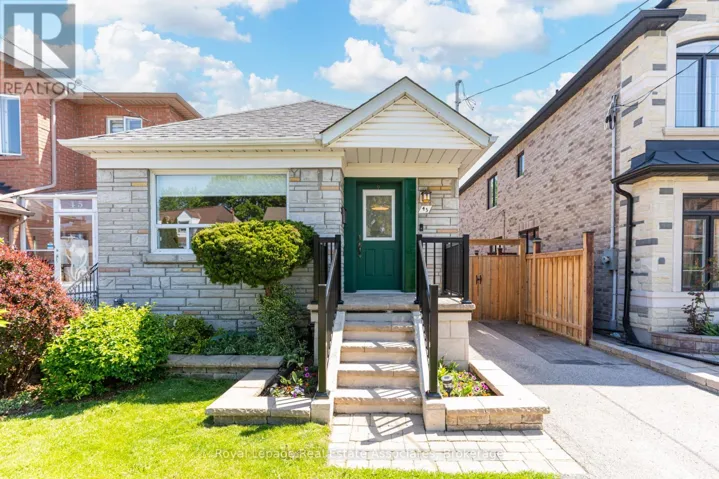 43 HEALE AVENUE, Toronto (Birchcliffe-Cliffside), Ontario M1N3X6
