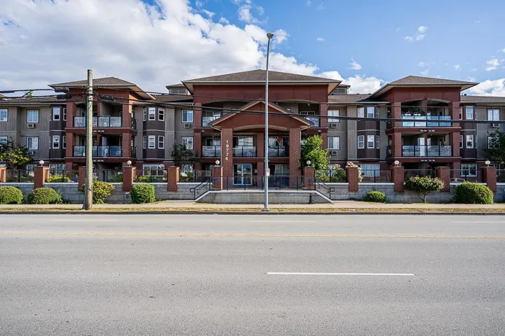 206 19774 56 AVENUE, Langley, British Columbia V3A3X6
